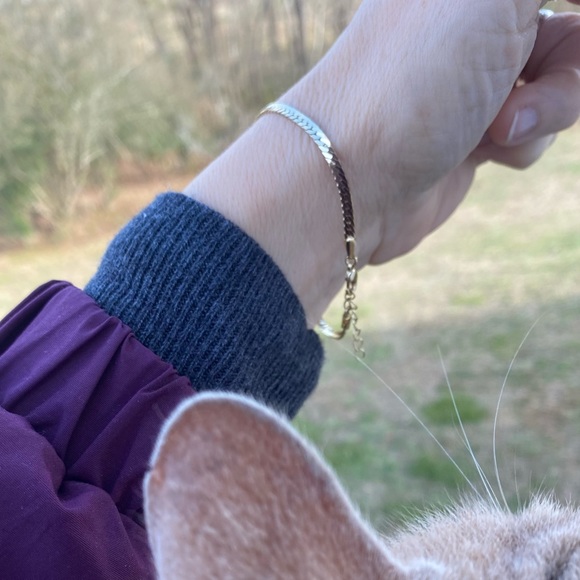 Gold plated bracelet fits up to 8” wrist - New - Picture 4 of 12